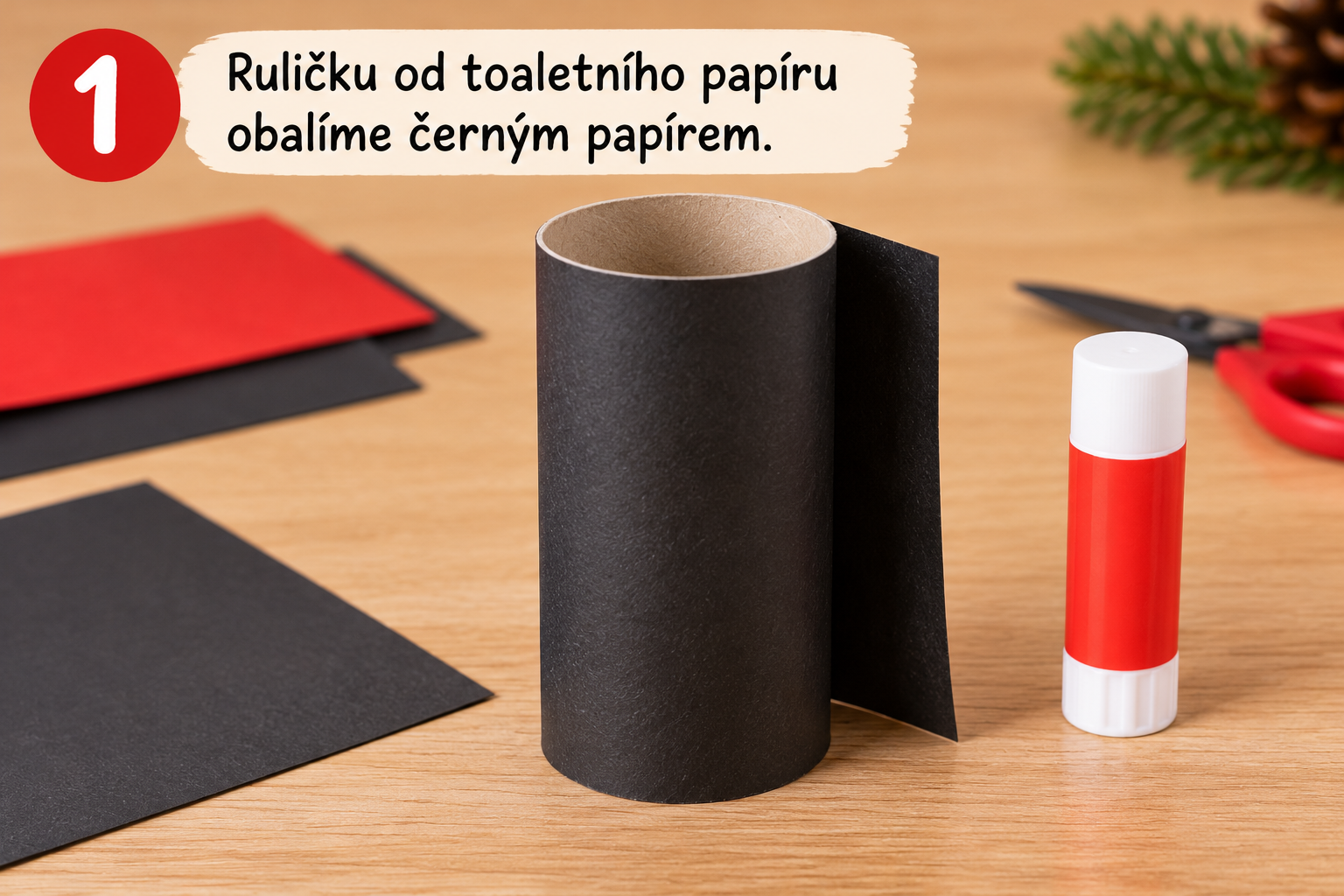 Krok 1 – obalení ruličky od toaletního papíru černým papírem